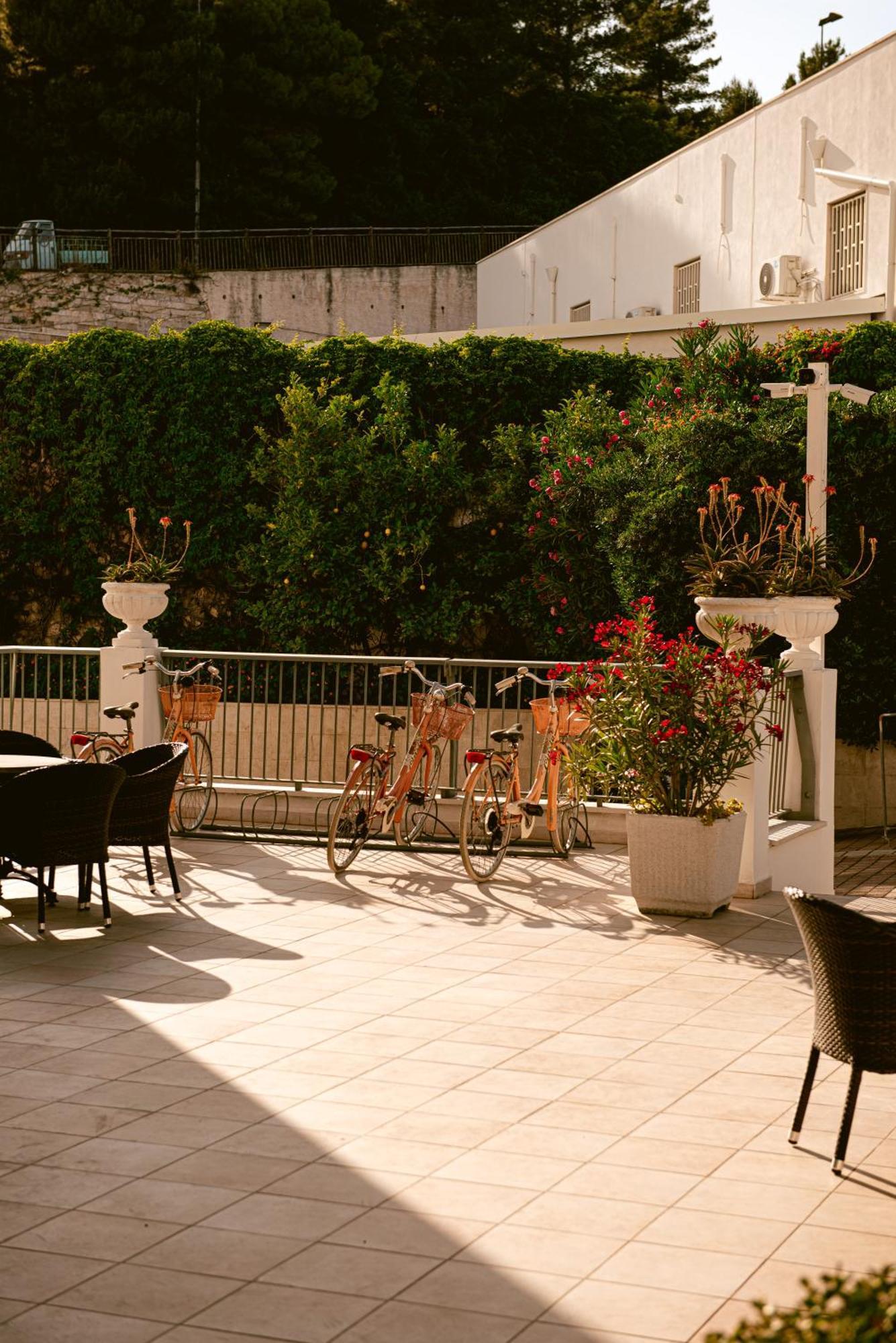 Hotel Degli Aranci Vieste Exteriör bild