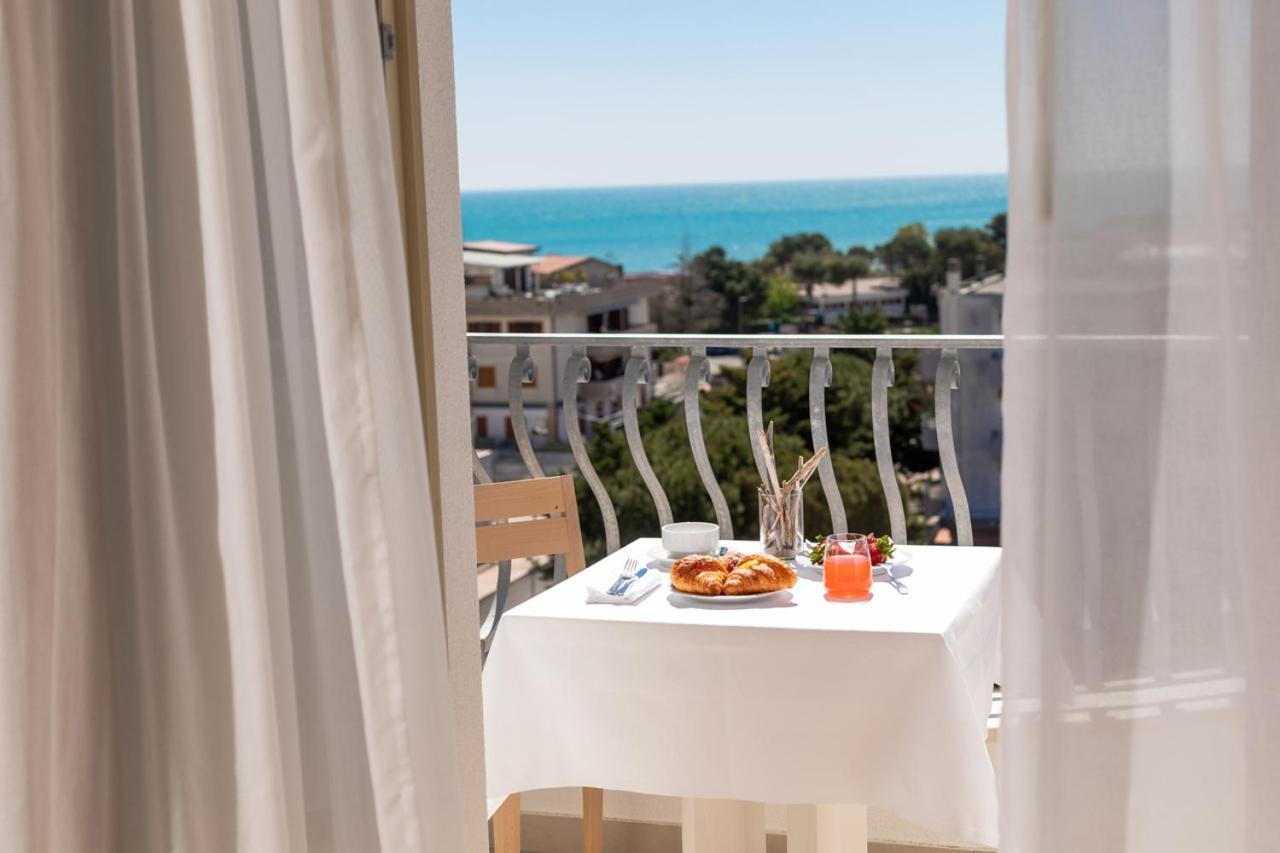 Hotel Degli Aranci Vieste Exteriör bild